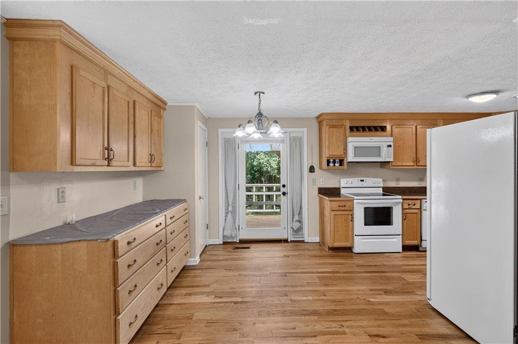 3 bedroom, 2 bathroom, 1,458 sq ft single family residence for sale at 3232 Morgan Road, Temple, GA 30179 — photo 7