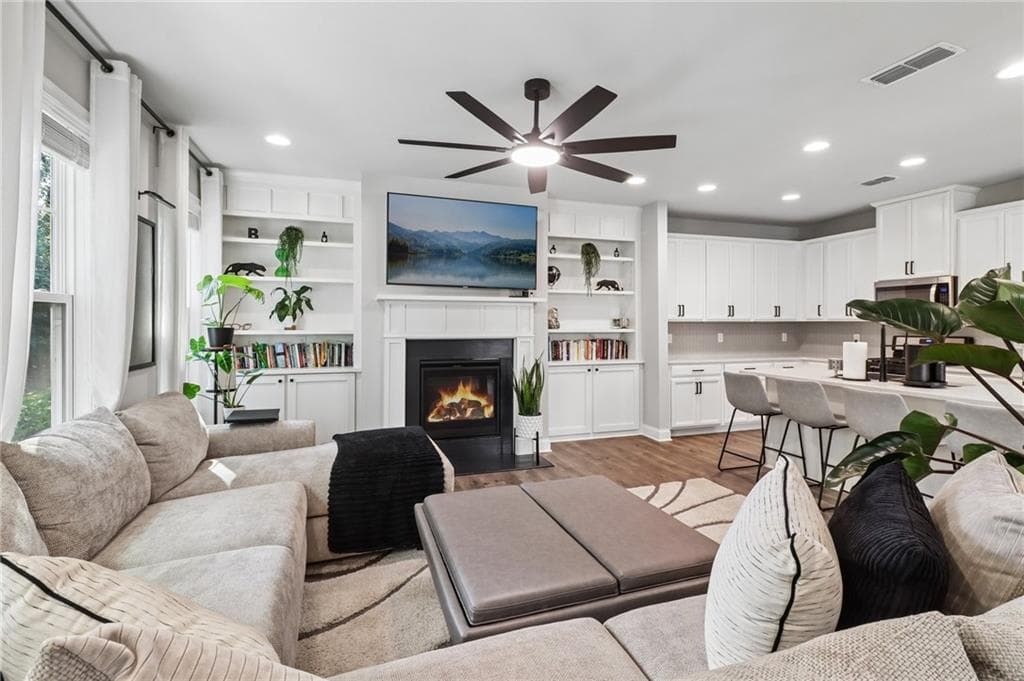 3 bedroom, 4 bathroom, 2,506 sq ft townhouse for sale at 1857 Belmore Street, Smyrna, GA 30080 — photo 2