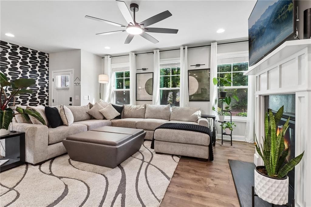 3 bedroom, 4 bathroom, 2,506 sq ft townhouse for sale at 1857 Belmore Street, Smyrna, GA 30080 — photo 3