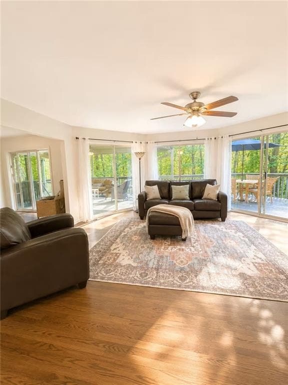 3 bedroom, 4 bathroom, 1,948 sq ft single family residence for sale at 10 Morgan Walk, Big Canoe, GA 30143 — photo 2
