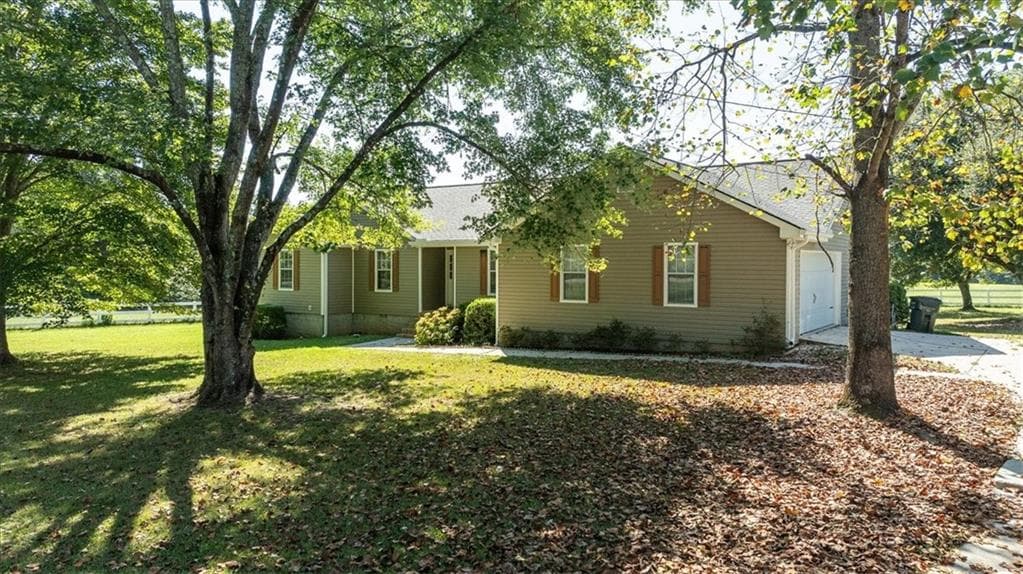 4 bedroom, 2 bathroom, 2,001 sq ft single family residence for sale at 358 Roscoe Davis Road, Monroe, GA 30656