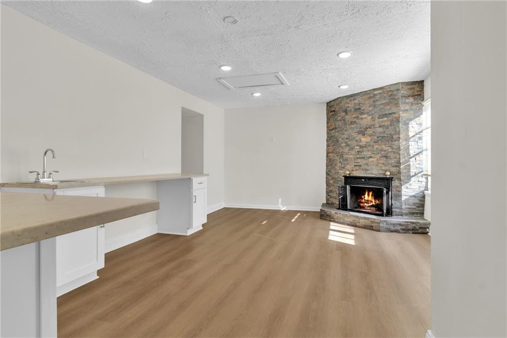 6 bedroom, 4 bathroom, 2,881 sq ft single family residence for sale at 661 Bantry Lane, Stone Mountain, GA 30083 — photo 2
