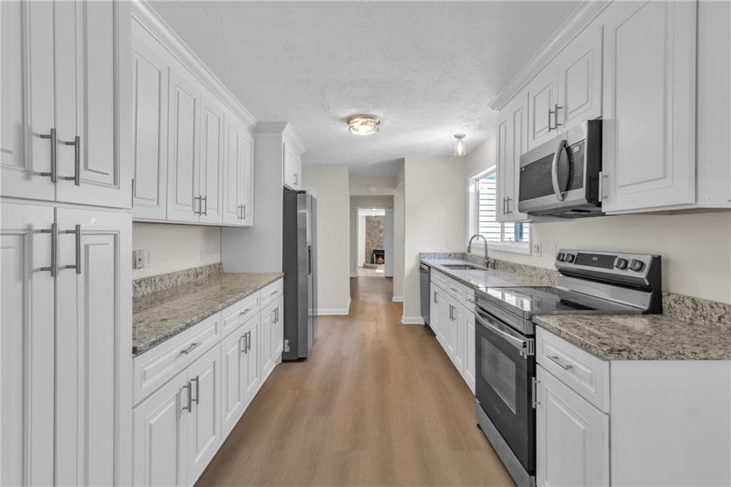 6 bedroom, 4 bathroom, 2,881 sq ft single family residence for sale at 661 Bantry Lane, Stone Mountain, GA 30083 — photo 3