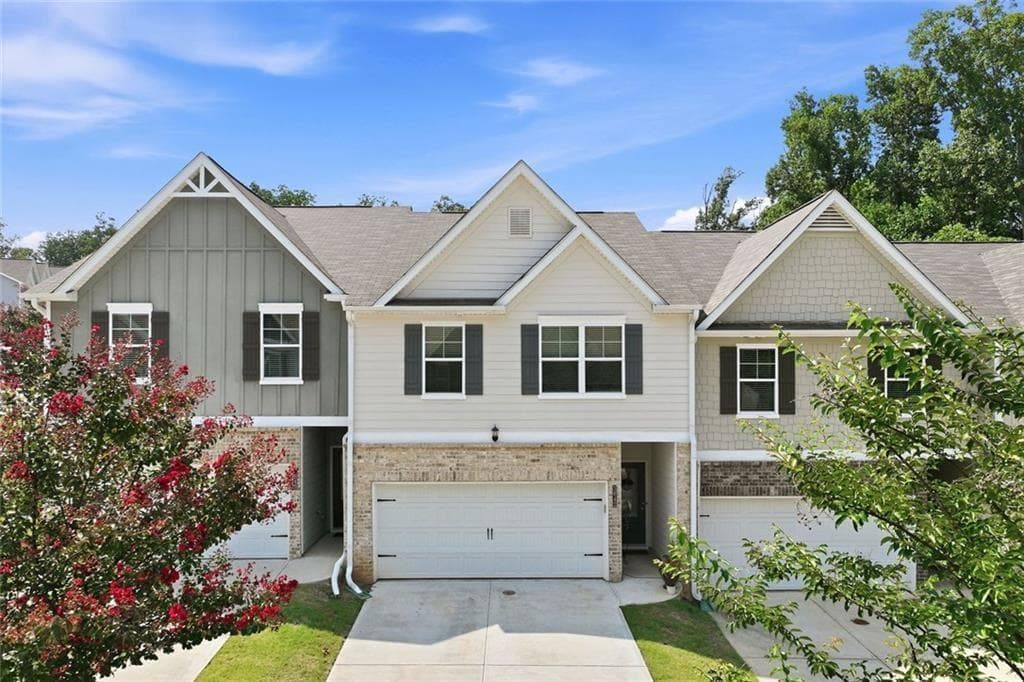 3 bedroom, 3 bathroom, 1,600 sq ft townhouse for sale at 3642 Abbey Way, Gainesville, GA 30507 — photo 2