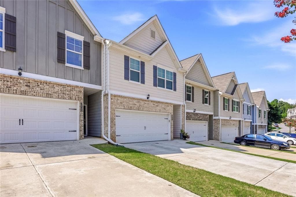 3 bedroom, 3 bathroom, 1,600 sq ft townhouse for sale at 3642 Abbey Way, Gainesville, GA 30507 — photo 3