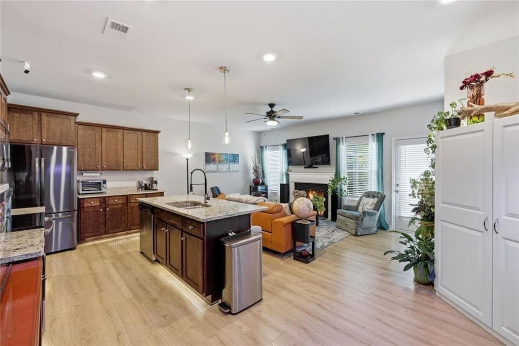 3 bedroom, 3 bathroom, 1,600 sq ft townhouse for sale at 3642 Abbey Way, Gainesville, GA 30507 — photo 6