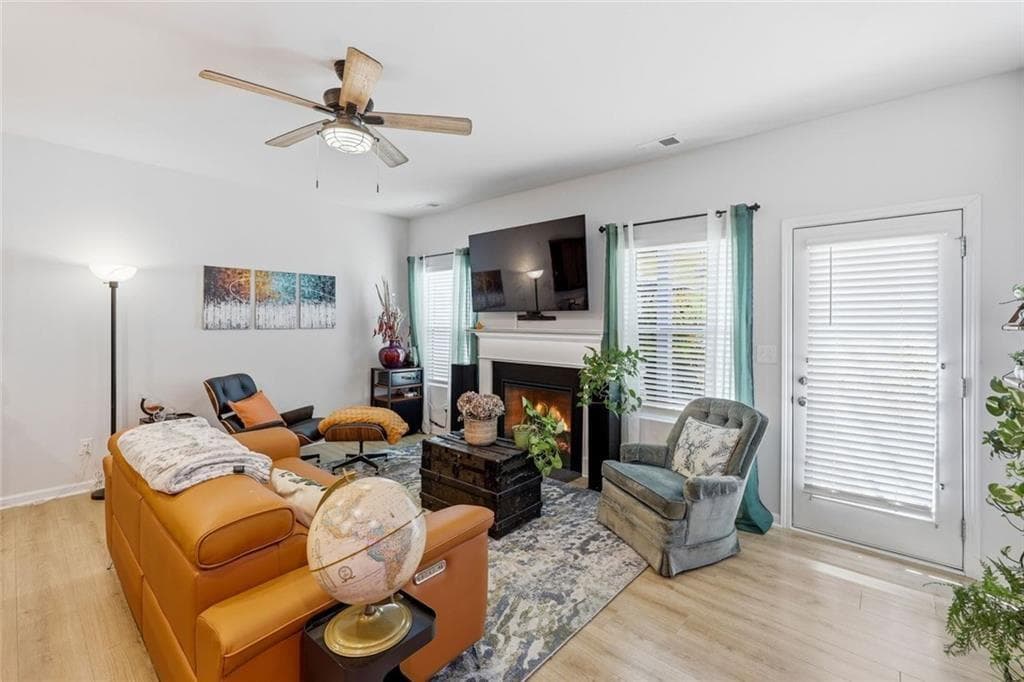 3 bedroom, 3 bathroom, 1,600 sq ft townhouse for sale at 3642 Abbey Way, Gainesville, GA 30507 — photo 7