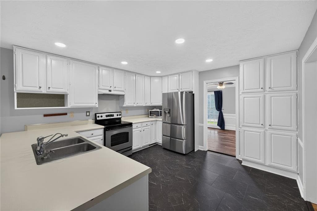 4 bedroom, 3 bathroom, 5,121 sq ft single family residence under contract at 840 Eagle View Trail, Lawrenceville, GA 30044 — photo 6
