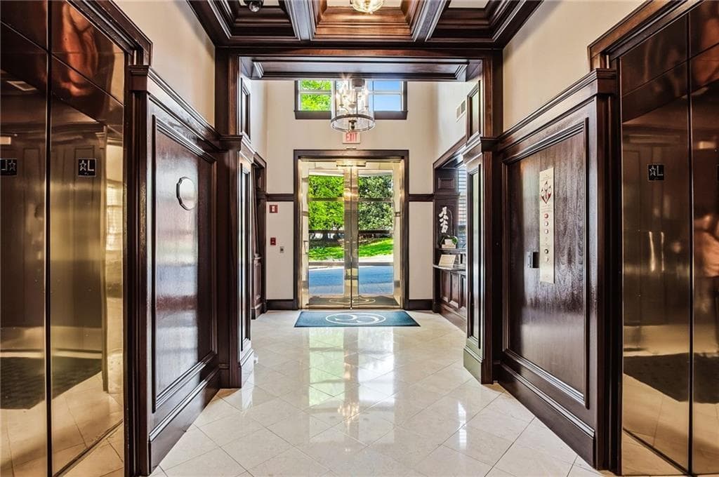 2 bedroom, 2 bathroom, 1,385 sq ft condominium for sale at 77 Peachtree Place 201, Atlanta, GA 30309 — photo 2
