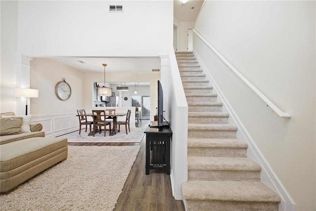 3 bedroom, 3 bathroom, 1,840 sq ft townhouse for sale at 202 Kenninghall Lane 30, Smyrna, GA 30082 — photo 2