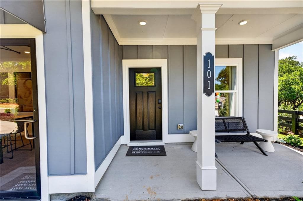 4 bedroom, 4 bathroom, 2,053 sq ft single family residence under contract at 340 Artimis Drive, Dalton, GA 30720 — photo 2