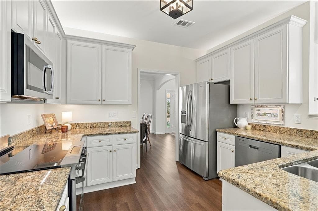 5 bedroom, 3 bathroom, 3,052 sq ft single family residence for sale at 1746 Millhouse Run, Marietta, GA 30066 — photo 8