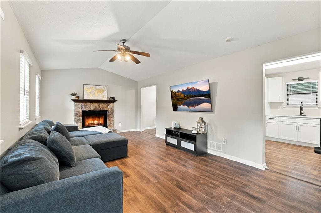 3 bedroom, 2 bathroom, 1,424 sq ft single family residence for sale at 191 Wana Circle, Mableton, GA 30126 — photo 2