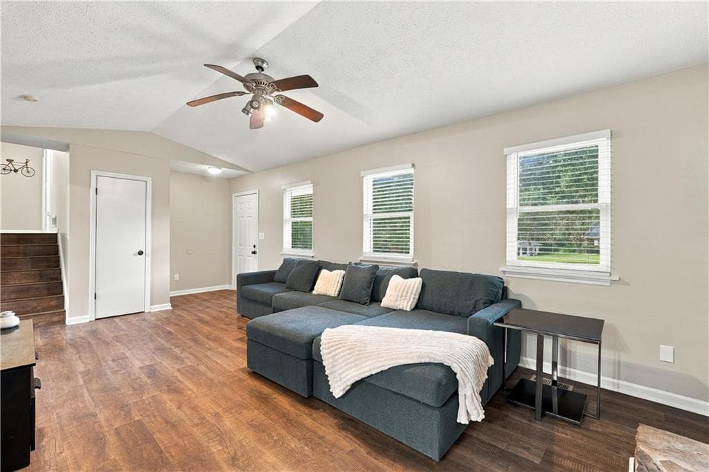 3 bedroom, 2 bathroom, 1,424 sq ft single family residence for sale at 191 Wana Circle, Mableton, GA 30126 — photo 4