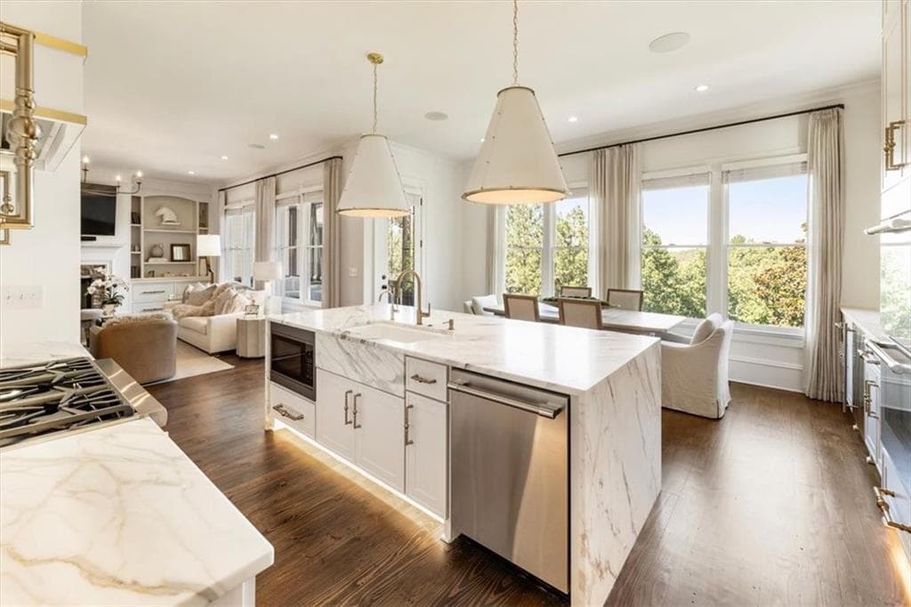 5 bedroom, 5 bathroom, 4,800 sq ft single family residence for sale at 565 Willow Oak Way, Roswell, GA 30076 — photo 4