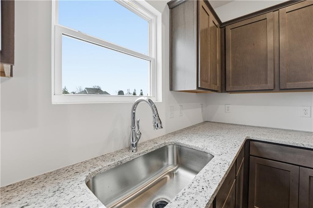 4 bedroom, 3 bathroom, 2,200 sq ft single family residence for sale at 126 Hampton Hollow Drive, Jefferson, GA 30549 — photo 9