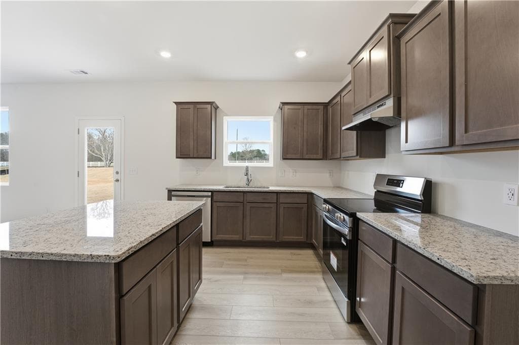 4 bedroom, 3 bathroom, 2,200 sq ft single family residence for sale at 126 Hampton Hollow Drive, Jefferson, GA 30549 — photo 10