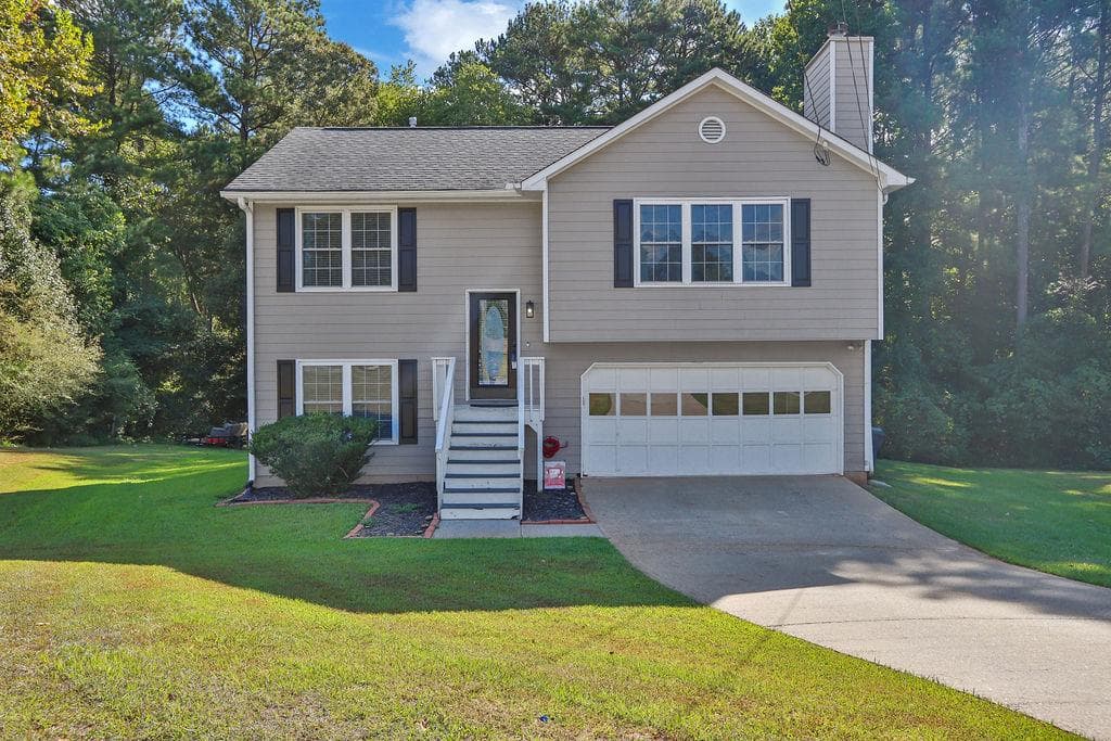 3 bedroom, 2 bathroom, 1,332 sq ft single family residence for sale at 2585 Dacula Ridge Drive, Dacula, GA 30019