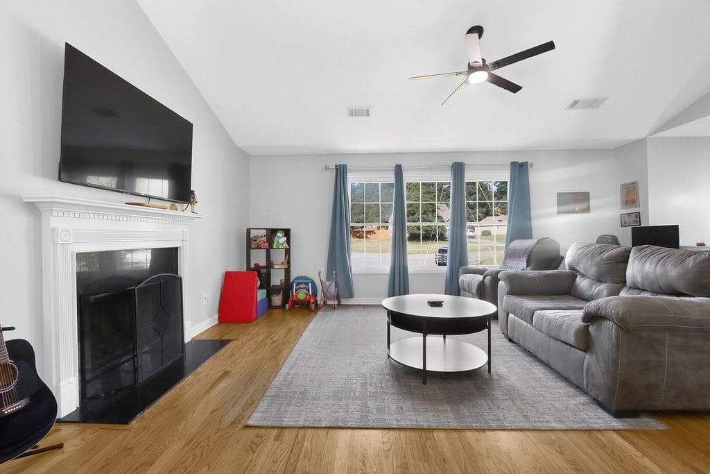 3 bedroom, 2 bathroom, 1,332 sq ft single family residence for sale at 2585 Dacula Ridge Drive, Dacula, GA 30019 — photo 2