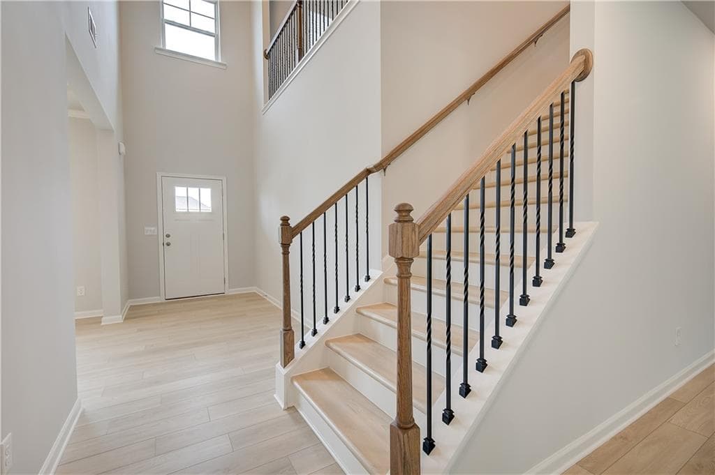 5 bedroom, 5 bathroom, 3,699 sq ft single family residence for sale at 709 Dunlake Way, Locust Grove, GA 30248 — photo 4