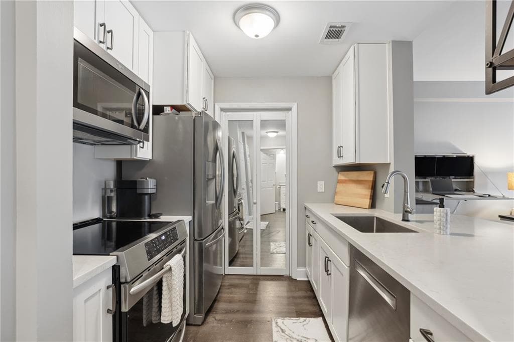 1 bedroom, 1 bathroom, 730 sq ft condominium under contract at 1075 Peachtree Walk A305, Atlanta, GA 30309 — photo 4