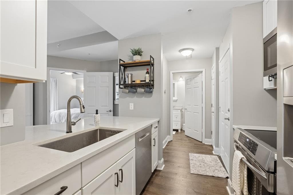 1 bedroom, 1 bathroom, 730 sq ft condominium under contract at 1075 Peachtree Walk A305, Atlanta, GA 30309 — photo 6