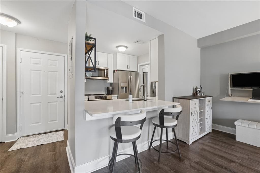 1 bedroom, 1 bathroom, 730 sq ft condominium under contract at 1075 Peachtree Walk A305, Atlanta, GA 30309 — photo 7