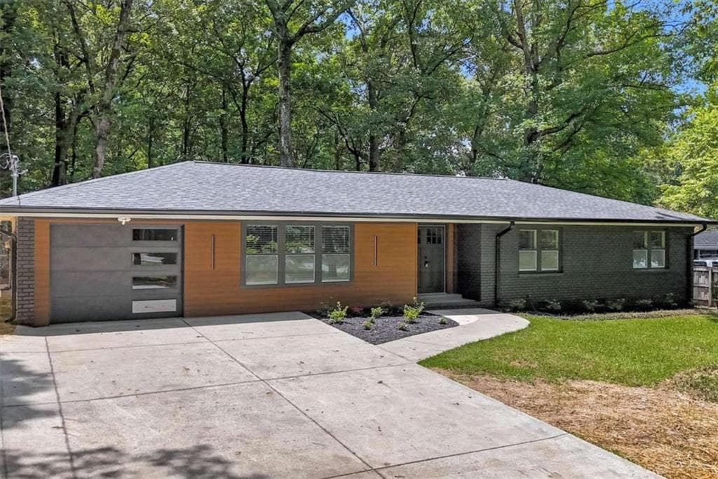 4 bedroom, 2 bathroom, 2,000 sq ft single family residence for sale at 4834 Tilly Mill Road, Atlanta, GA 30360 — photo 2