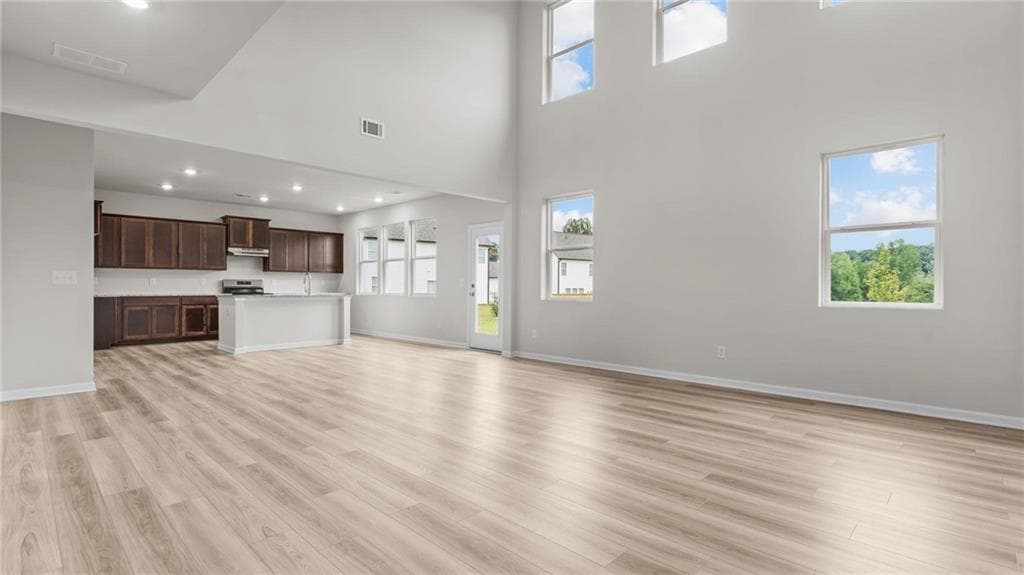 5 bedroom, 3 bathroom, 2,926 sq ft single family residence under contract at 233 Hampton Hollow Drive, Jefferson, GA 30549 — photo 8