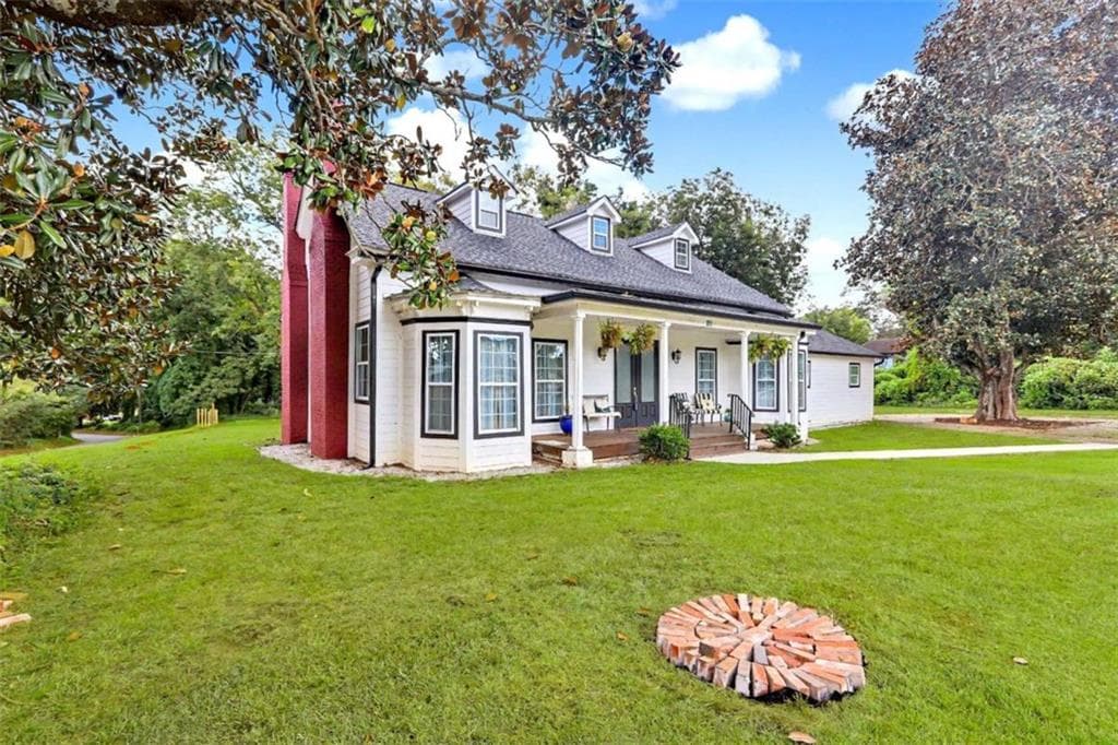 5 bedroom, 6 bathroom, 4,120 sq ft single family residence for sale at 211 Cobb Street, Palmetto, GA 30268 — photo 2