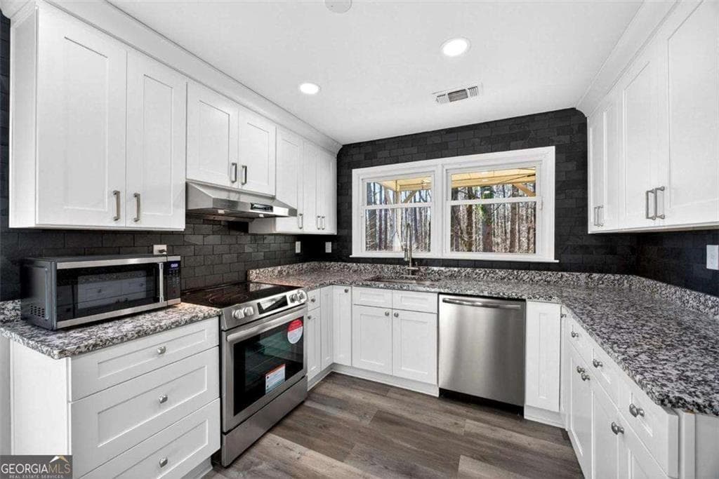2 bedroom, 2 bathroom, 1,519 sq ft condominium for sale at 6550 Deerings Lane, Peachtree Corners, GA 30092 — photo 6