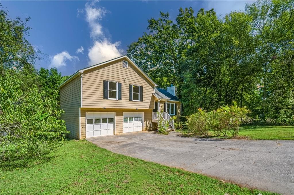 3 bedroom, 2 bathroom, 1,104 sq ft single family residence for sale at 4234 Apache Drive, Acworth, GA 30102