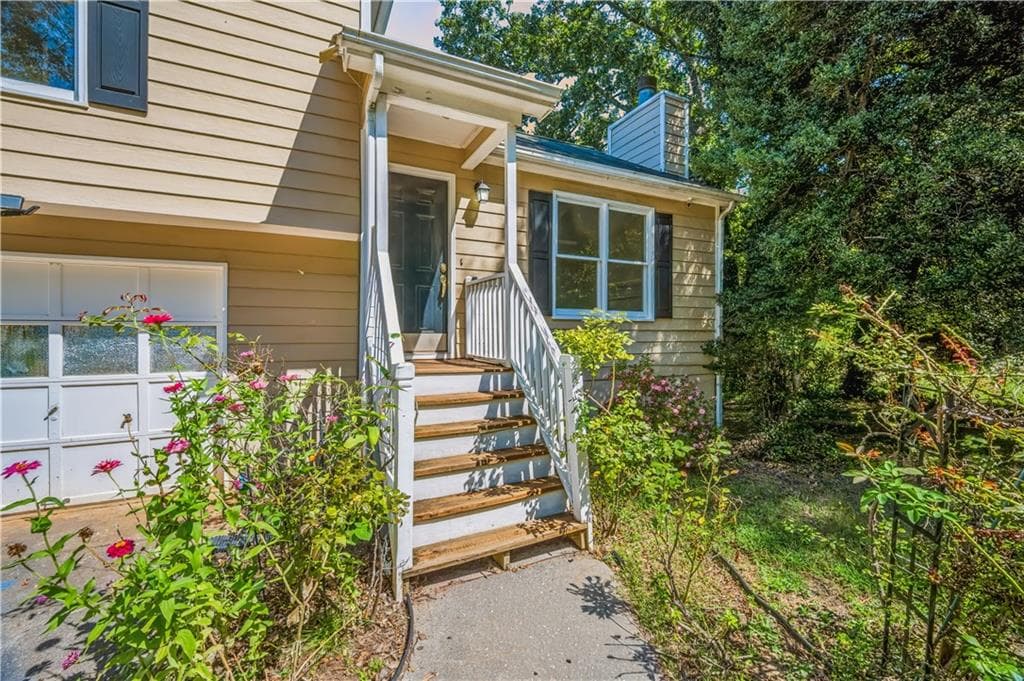 3 bedroom, 2 bathroom, 1,104 sq ft single family residence for sale at 4234 Apache Drive, Acworth, GA 30102 — photo 3