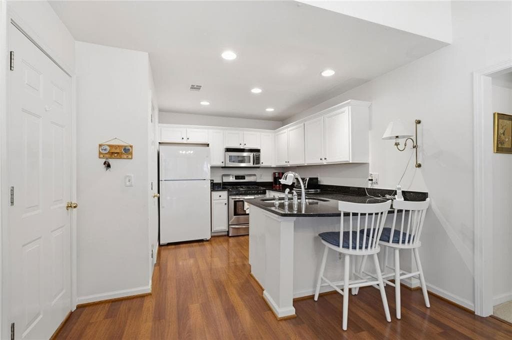 2 bedroom, 2 bathroom, 1,228 sq ft single family residence for sale at 239 Park Place, Woodstock, GA 30189 — photo 9