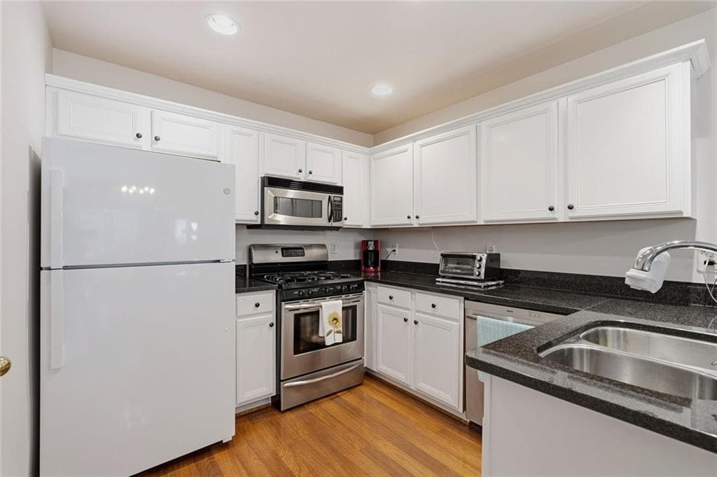 2 bedroom, 2 bathroom, 1,228 sq ft single family residence for sale at 239 Park Place, Woodstock, GA 30189 — photo 10
