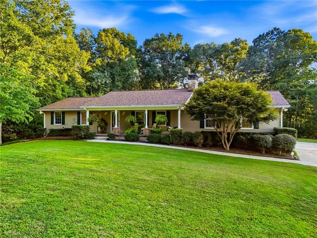 3 bedroom, 2 bathroom, 1,590 sq ft single family residence for sale at 192 Athens Boat Club Road, Dawsonville, GA 30534 — photo 4