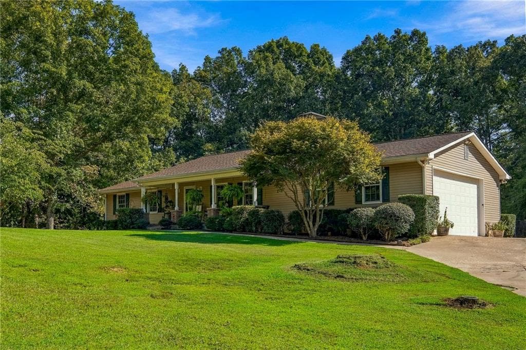 3 bedroom, 2 bathroom, 1,590 sq ft single family residence for sale at 192 Athens Boat Club Road, Dawsonville, GA 30534 — photo 5