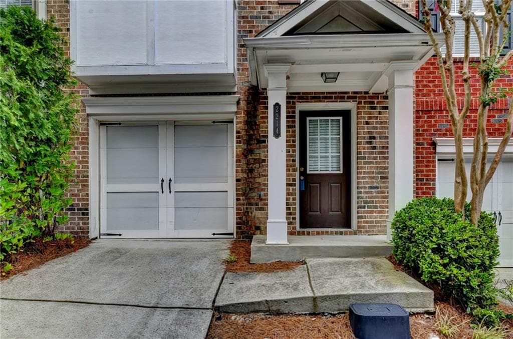 4 bedroom, 4 bathroom, 1,860 sq ft condominium for sale at 2214 Landing Walk Drive, Duluth, GA 30097 — photo 2