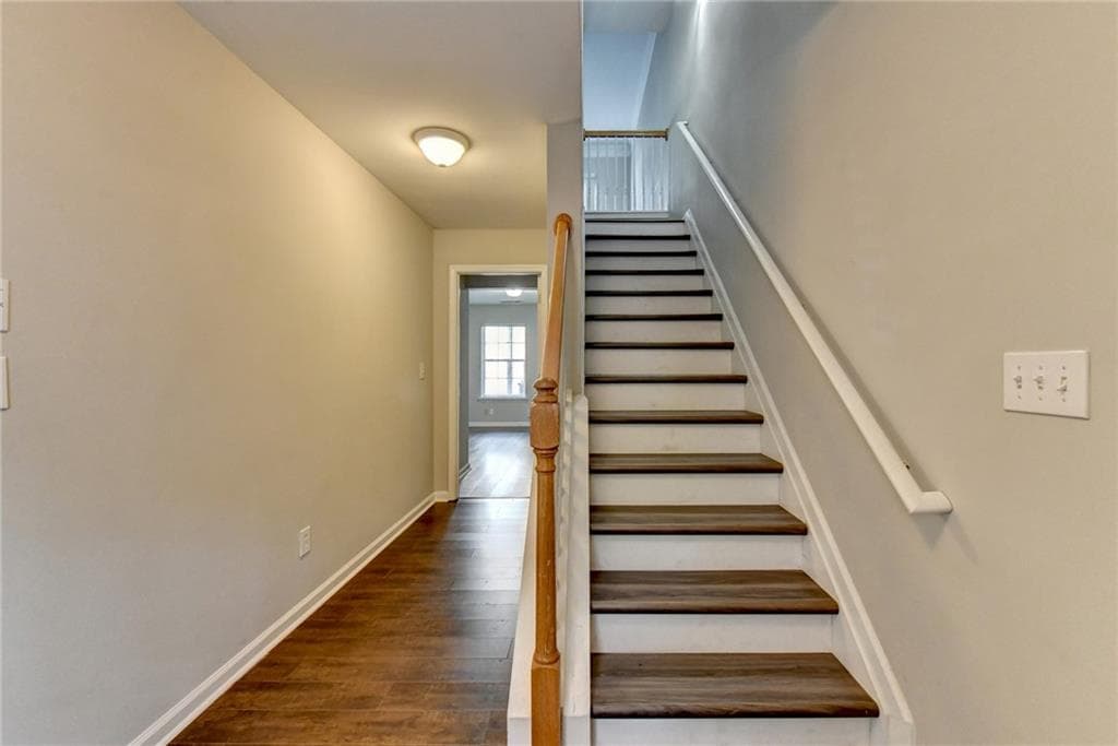 4 bedroom, 4 bathroom, 1,860 sq ft condominium for sale at 2214 Landing Walk Drive, Duluth, GA 30097 — photo 4
