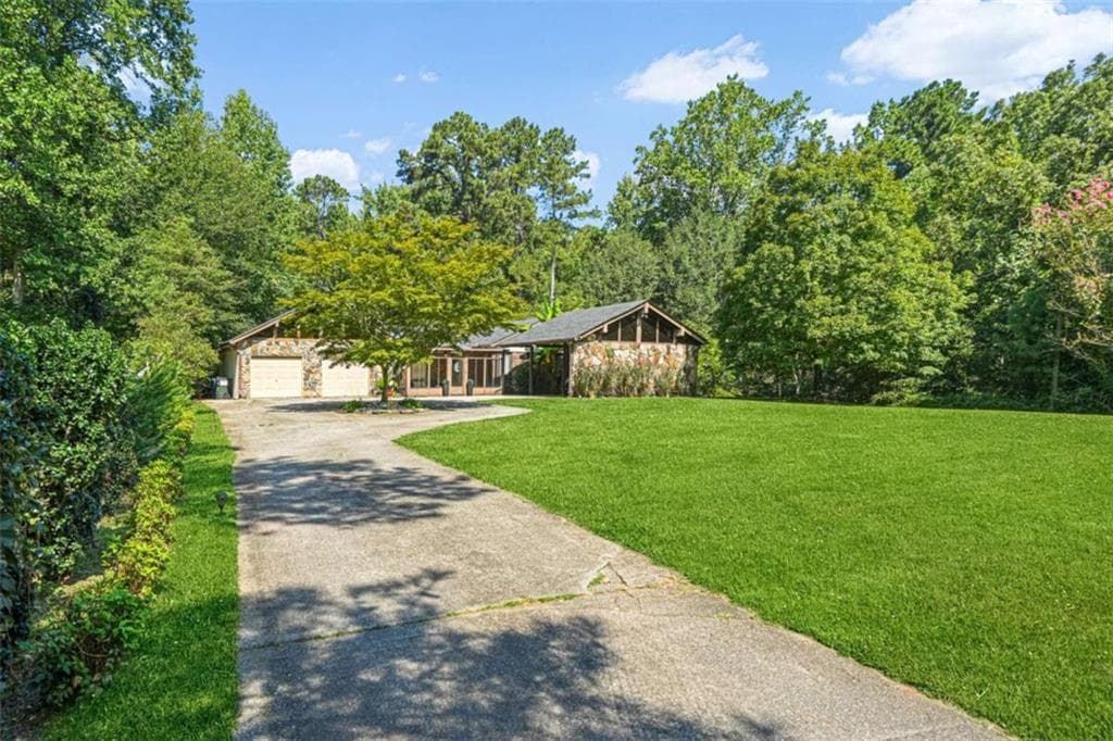 3 bedroom, 3 bathroom, 2,576 sq ft single family residence for sale at 3627 Bright Star Road, Douglasville, GA 30135 — photo 3