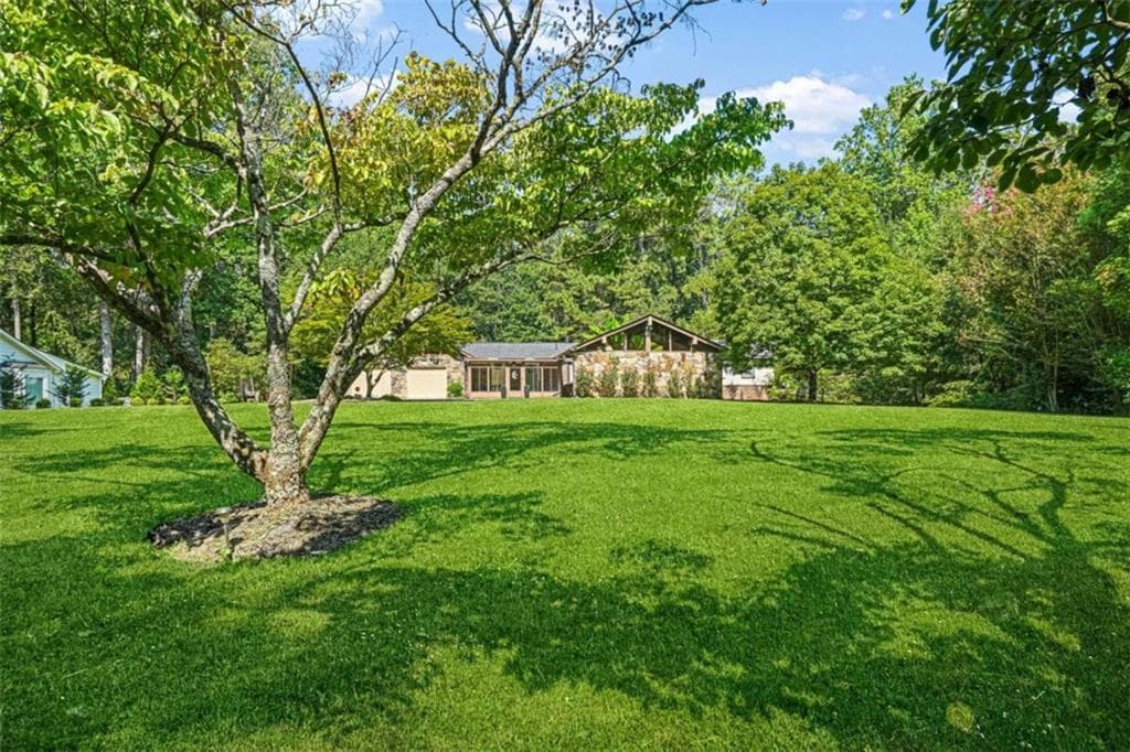 3 bedroom, 3 bathroom, 2,576 sq ft single family residence for sale at 3627 Bright Star Road, Douglasville, GA 30135 — photo 4
