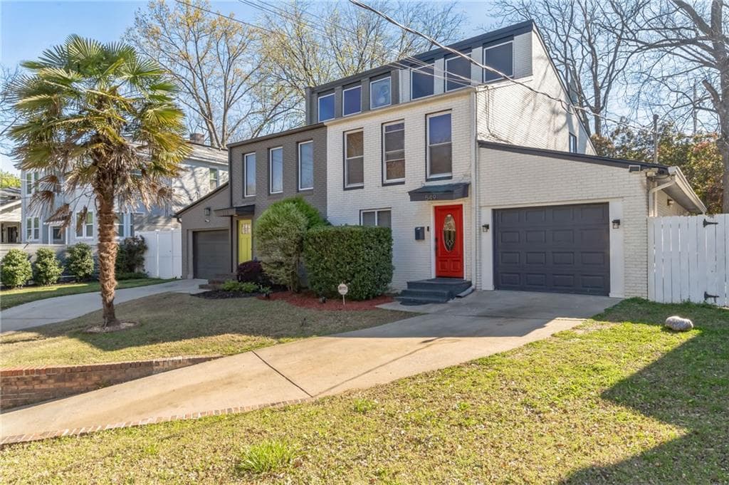 2 bedroom, 2 bathroom, 1,578 sq ft townhouse for sale at 549 Parkway Drive, Atlanta, GA 30308 — photo 1 of 45
