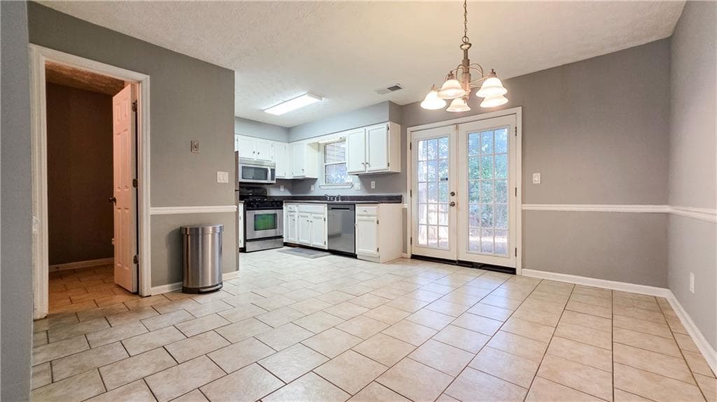 2 bedroom, 3 bathroom, 1,292 sq ft townhouse for rent at 1040 Huntington Trace, Smyrna, GA 30082 for $1,800 a month — photo 4