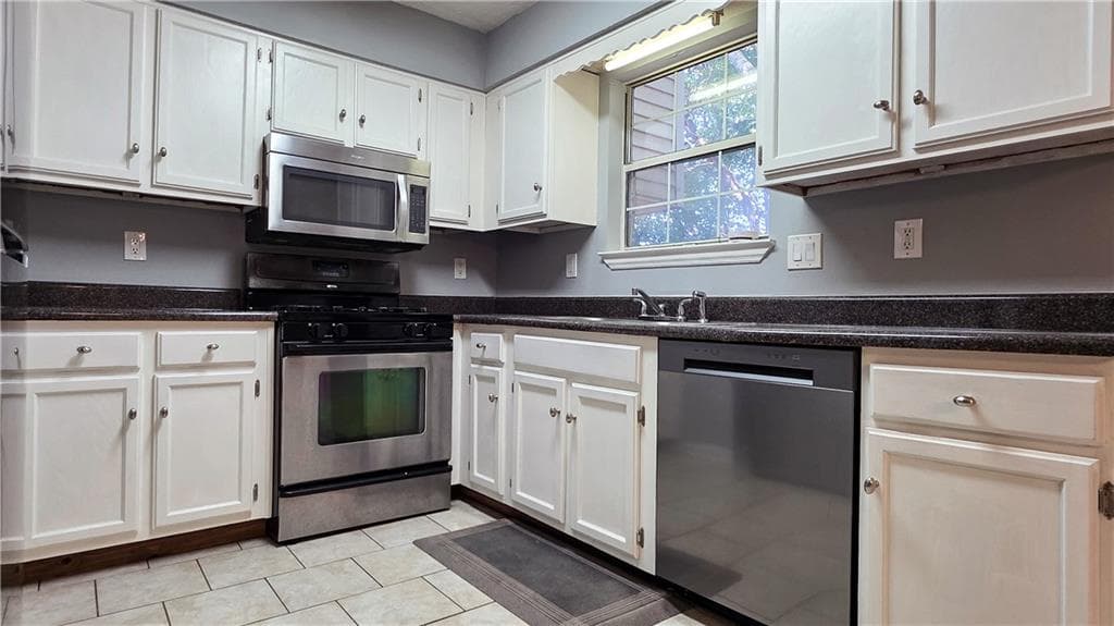 2 bedroom, 3 bathroom, 1,292 sq ft townhouse for rent at 1040 Huntington Trace, Smyrna, GA 30082 for $1,800 a month — photo 6