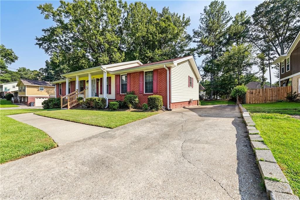 3 bedroom, 3 bathroom, 2,540 sq ft single family residence under contract at 1850 Westley Drive, Riverdale, GA 30296 — photo 2