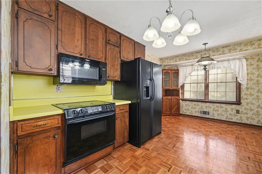 3 bedroom, 3 bathroom, 2,540 sq ft single family residence under contract at 1850 Westley Drive, Riverdale, GA 30296 — photo 7