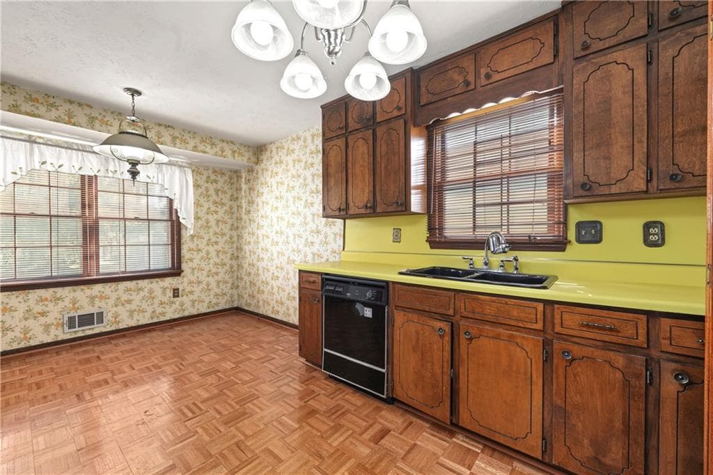 3 bedroom, 3 bathroom, 2,540 sq ft single family residence under contract at 1850 Westley Drive, Riverdale, GA 30296 — photo 8