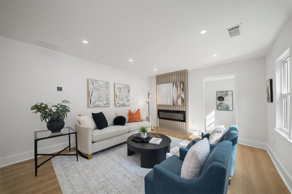 3 bedroom, 2 bathroom, 1,691 sq ft single family residence for sale at 1105 Edgefield Drive, Atlanta, GA 30310 — photo 3