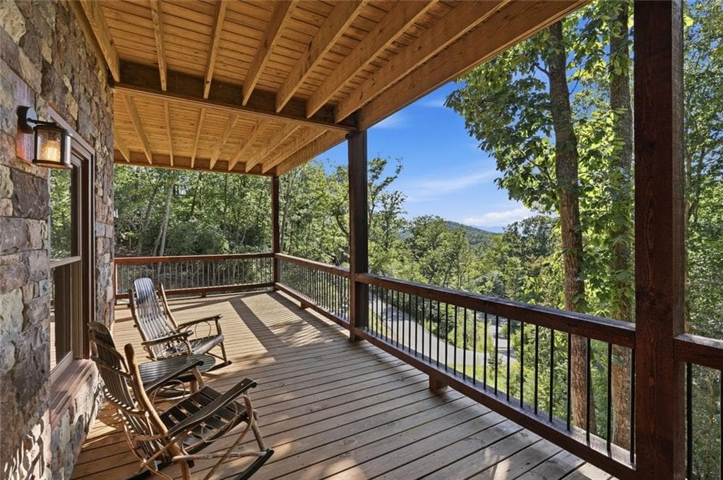 4 bedroom, 3 bathroom, 3,004 sq ft single family residence for sale at 175 Stuart Drive, Mineral Bluff, GA 30559 — photo 2