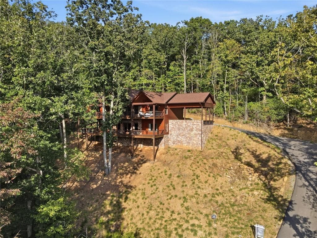 4 bedroom, 3 bathroom, 3,004 sq ft single family residence for sale at 175 Stuart Drive, Mineral Bluff, GA 30559 — photo 3
